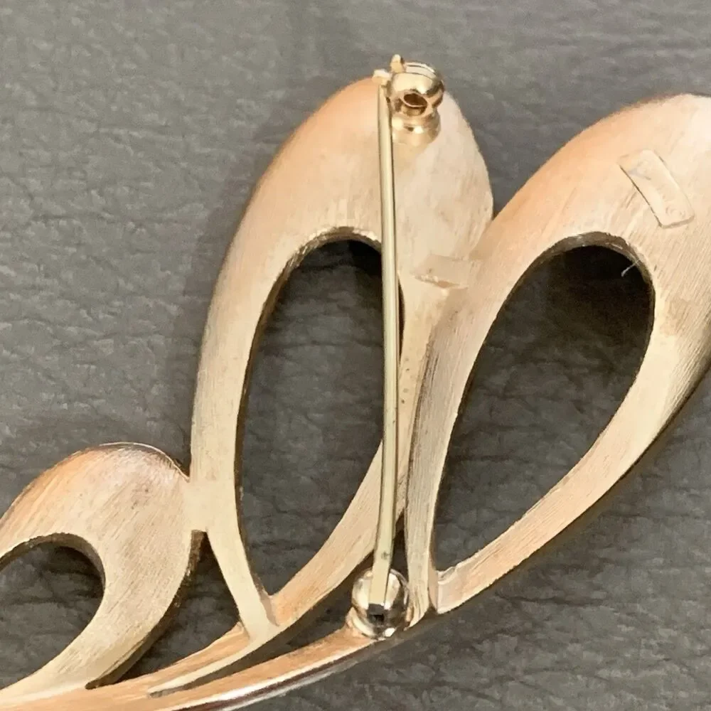 Vintage 1970's Crown Trifari Brooch Pin Abstract Swirl Brushed & Shiny Gold-tone
